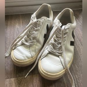 VEJA Esplar White & Black